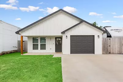 207 S Madison Street, McGregor, TX 76657 - Photo 1