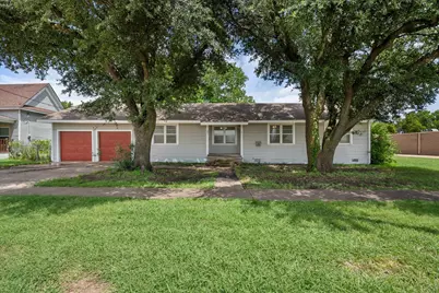 301 W 5th Street, Ferris, TX 75125 - Photo 1