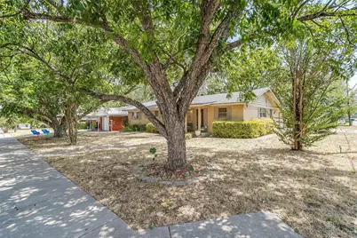 1215 Poindexter Avenue, Cleburne, TX 76033 - Photo 1