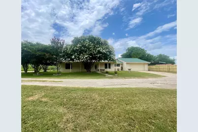 612 N 1st Street W, Mount Calm, TX 76673 - Photo 1