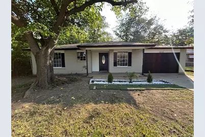 1513 Oakbrook Court, Lancaster, TX 75134 - Photo 1