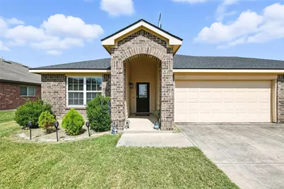 328 Broken Bow, Krum, TX 76249 - Photo 1