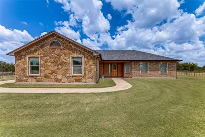 106 Hampton Lane, Springtown, TX 76082 - Photo 1