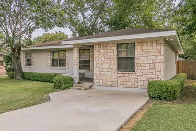 202 E 10th Street, Kaufman, TX 75142 - Photo 1