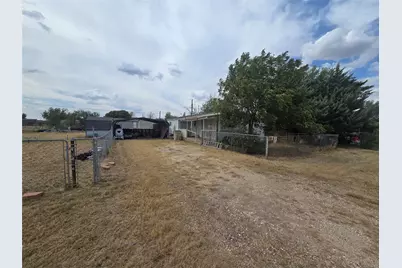 112 La Salle Drive, Tye, TX 79563 - Photo 1