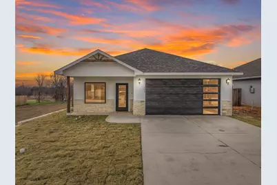 704 S Ivy Street, Hillsboro, TX 76645 - Photo 1