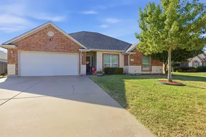 814 Chestnut Grove Drive, Cleburne, TX 76033 - Photo 1