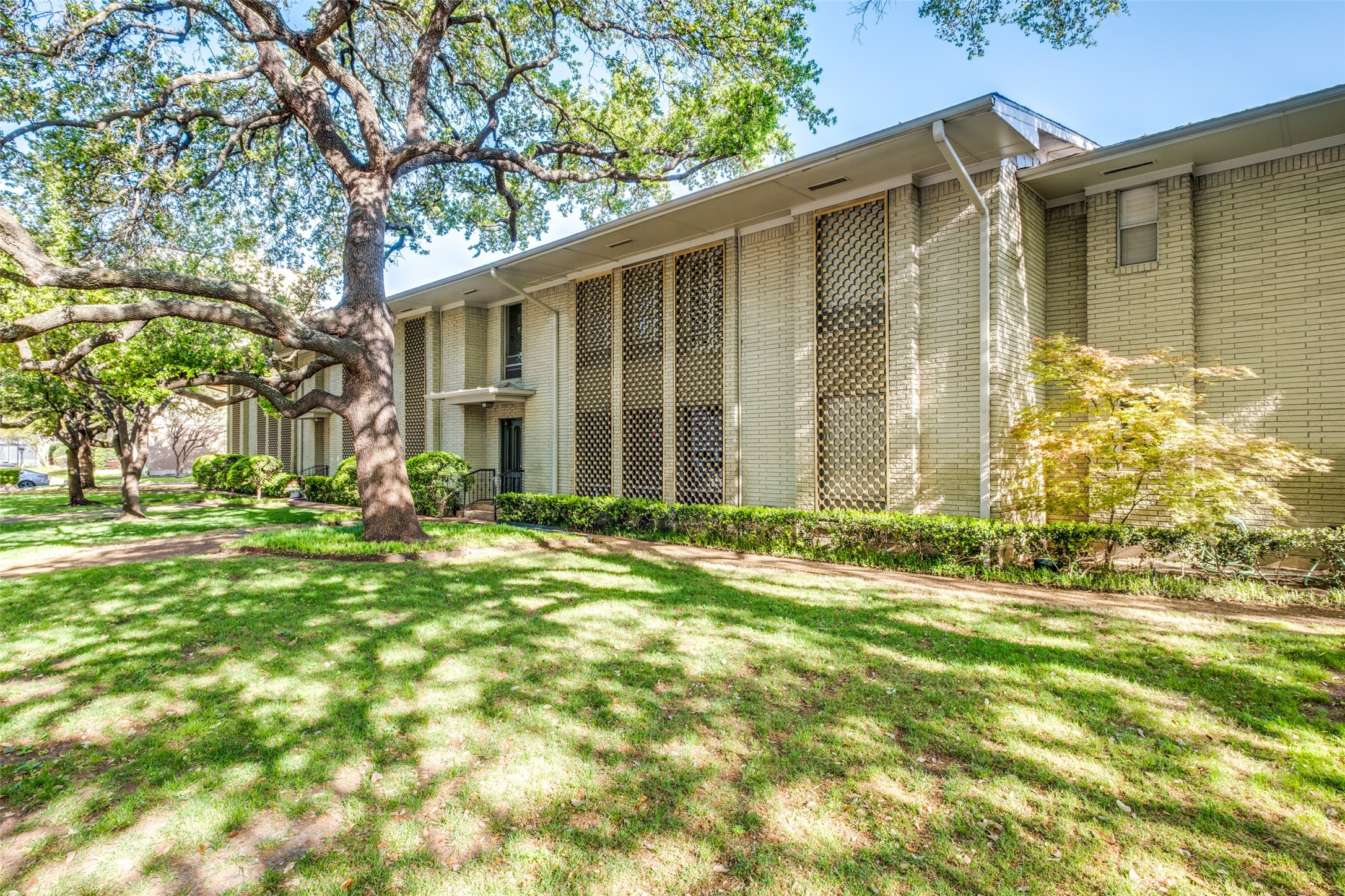 6353 Diamond Head Cir #D, Dallas, TX 75225 - MLS 21124698 - Coldwell Banker