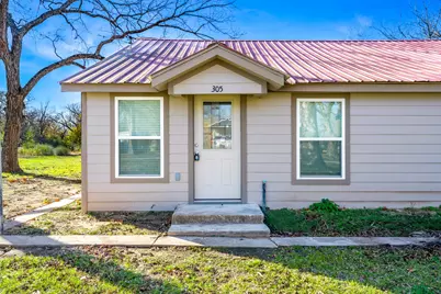305 Gaskins Street, Como, TX 75431 - Photo 1