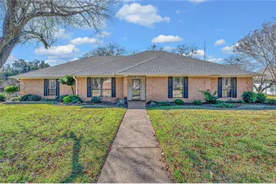 300 Trailview Drive, Woodway, TX 76712 - Photo 1