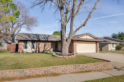 310 E Springdale Lane, Grand Prairie, TX 75052 - Photo 1