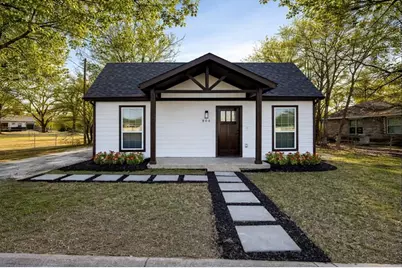 806 E Jefferson Street, Waxahachie, TX 75165 - Photo 1