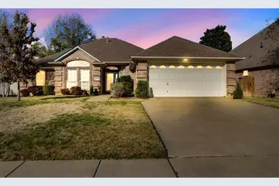 530 Queens Way, Grand Prairie, TX 75052 - Photo 1