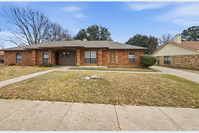 816 Midcreek Drive, Euless, TX 76039 - Photo 1