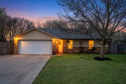 125 W 5th Street, Krum, TX 76249 - Photo 1