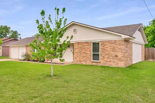 445 Parkridge Blvd, Burleson, TX 76028 - Photo 3