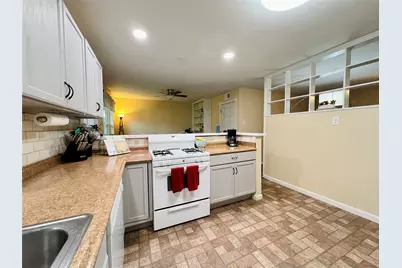 310 W 15th Street, Irving, TX 75060 - Photo 21