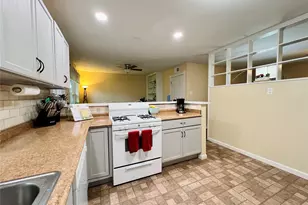 310 W 15th St, Irving, TX 75060 - Photo 21