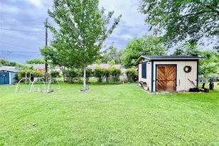 310 W 15th St, Irving, TX 75060 - Photo 29