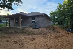 203 NW 32nd St, Mineral Wells, TX 76067 - Photo 5
