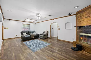 2010 Warwick Dr, Arlington, TX 76015 - Photo 7