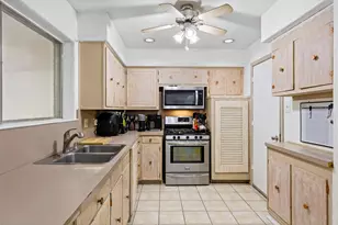 2010 Warwick Dr, Arlington, TX 76015 - Photo 13