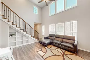 9828 Michael Irvin St, Irving, TX 75063 - Photo 5