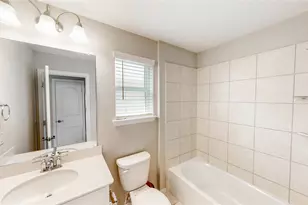 9828 Michael Irvin St, Irving, TX 75063 - Photo 21