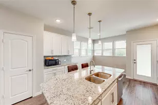 9828 Michael Irvin St, Irving, TX 75063 - Photo 11