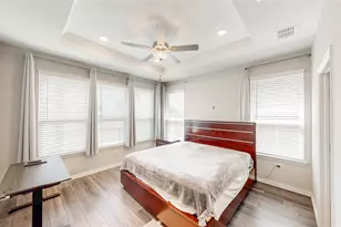 9828 Michael Irvin St, Irving, TX 75063 - Photo 13