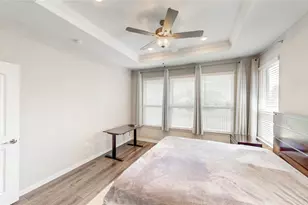9828 Michael Irvin St, Irving, TX 75063 - Photo 15