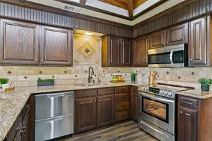 3709 Fieldcrest Ln, Bedford, TX 76021 - Photo 11