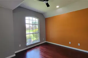 9726 Windy Hollow Dr, Irving, TX 75063 - Photo 11