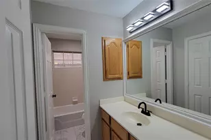9726 Windy Hollow Dr, Irving, TX 75063 - Photo 13