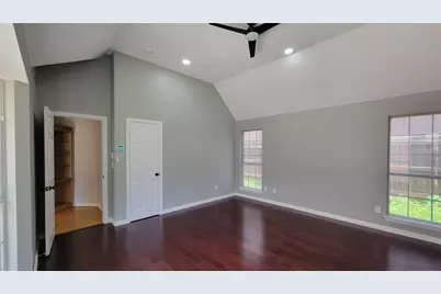 9726 Windy Hollow Drive, Irving, TX 75063 - Photo 23