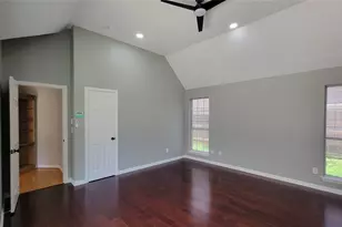 9726 Windy Hollow Dr, Irving, TX 75063 - Photo 23