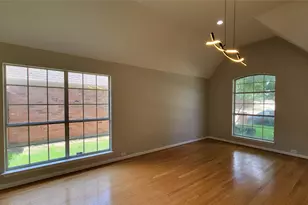 9726 Windy Hollow Dr, Irving, TX 75063 - Photo 25