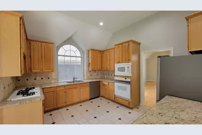 9726 Windy Hollow Drive, Irving, TX 75063 - Photo 5