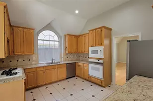 9726 Windy Hollow Dr, Irving, TX 75063 - Photo 5