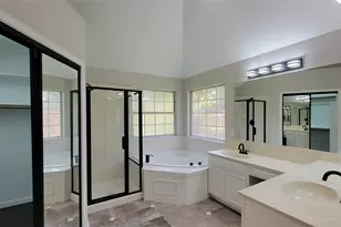 9726 Windy Hollow Dr, Irving, TX 75063 - Photo 19