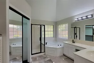 9726 Windy Hollow Dr, Irving, TX 75063 - Photo 21