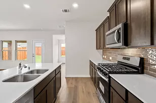 7086 Bison Creek Ln, Garland, TX 75043 - Photo 5