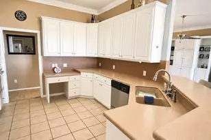 9805 Heritage Pkwy, West, TX 76691 - Photo 3