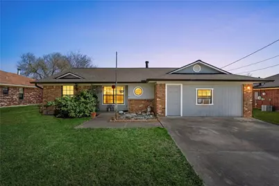 4009 Paradise Island Road, Waco, TX 76705 - Photo 1