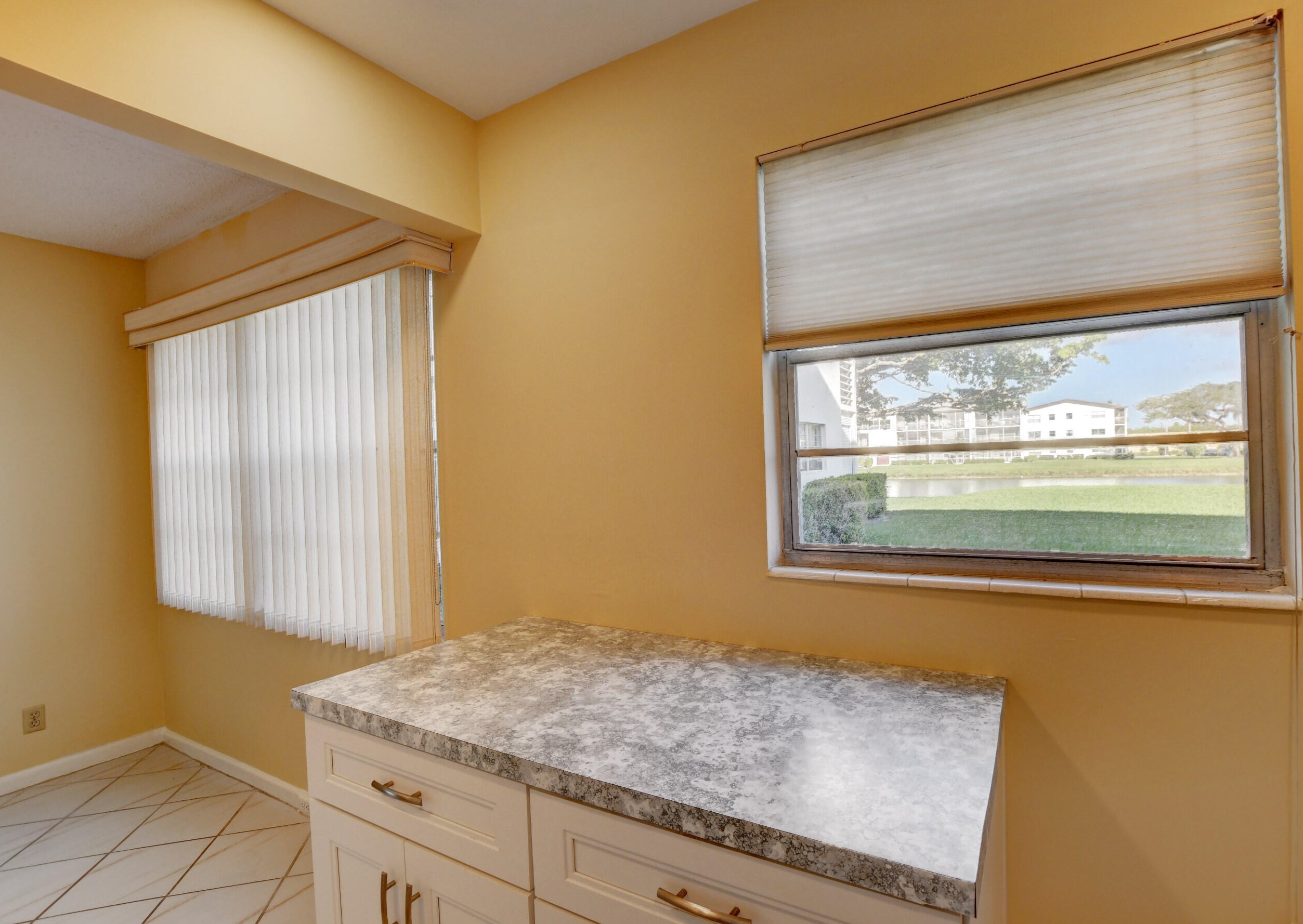 305 Fanshaw H, Boca Raton FL  33434-3049 exterior