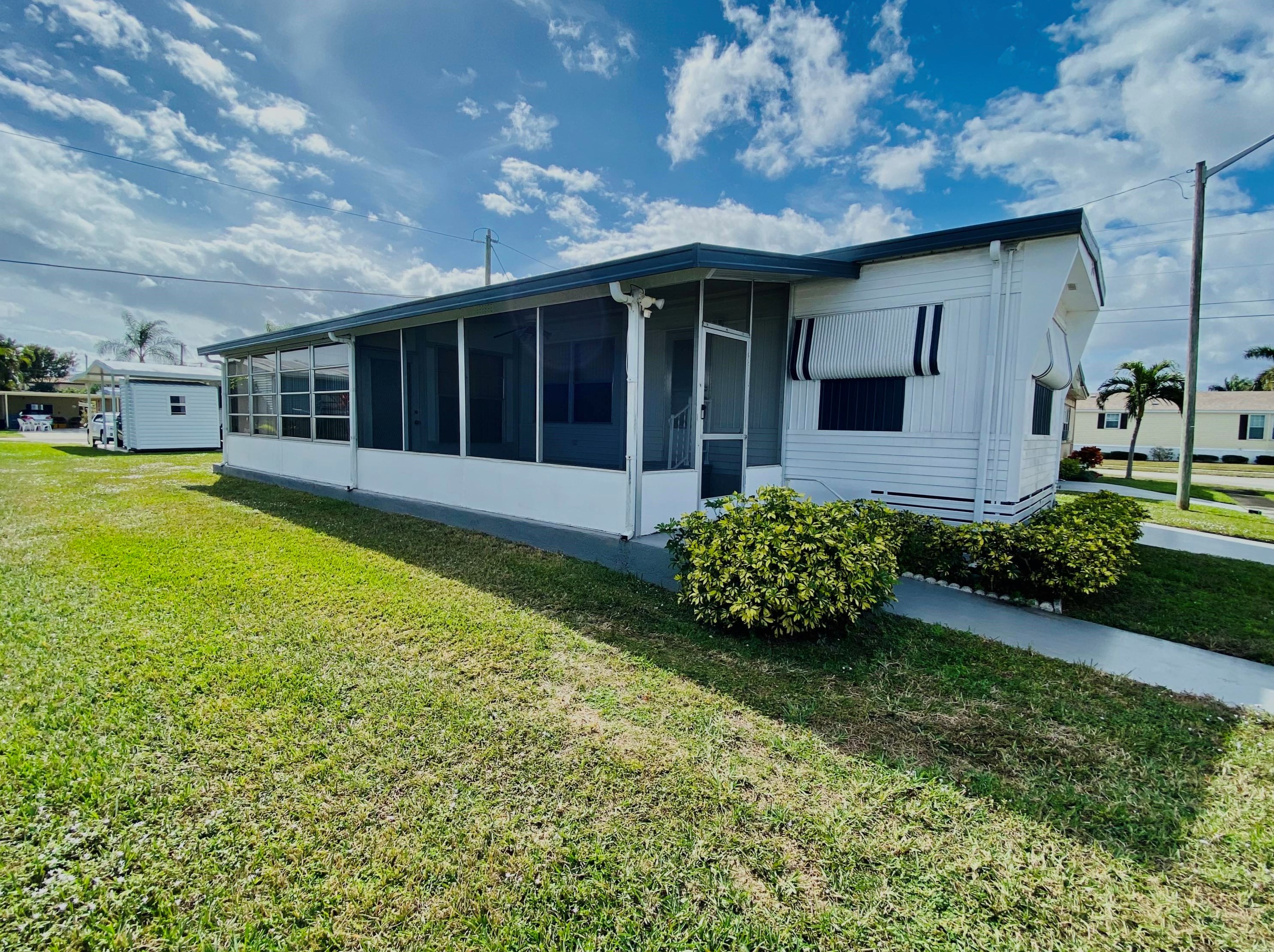 4060 Mockingbird Dr, Boynton Beach FL 33436-2661 exterior