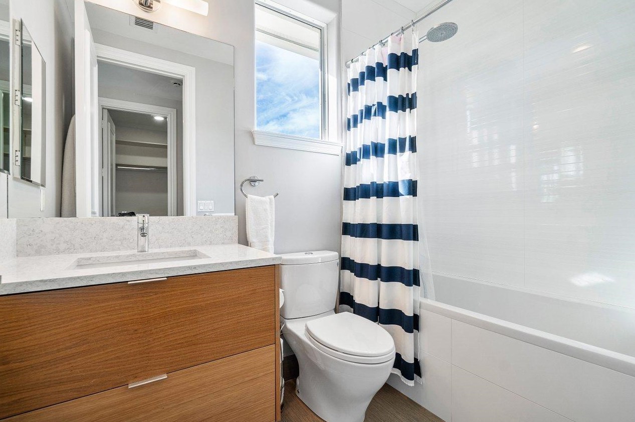 785 Lk Dr, Boca Raton FL 33432-6226 exterior