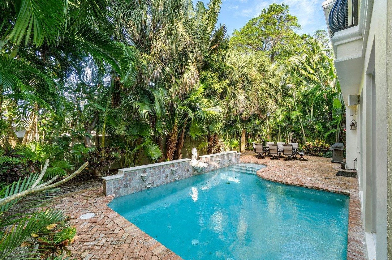 785 Lk Dr, Boca Raton FL 33432-6226 exterior