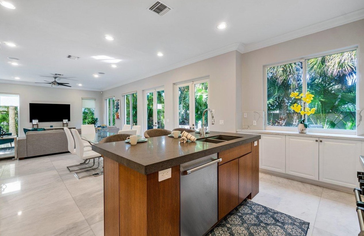 785 Lk Dr, Boca Raton FL 33432-6226 exterior