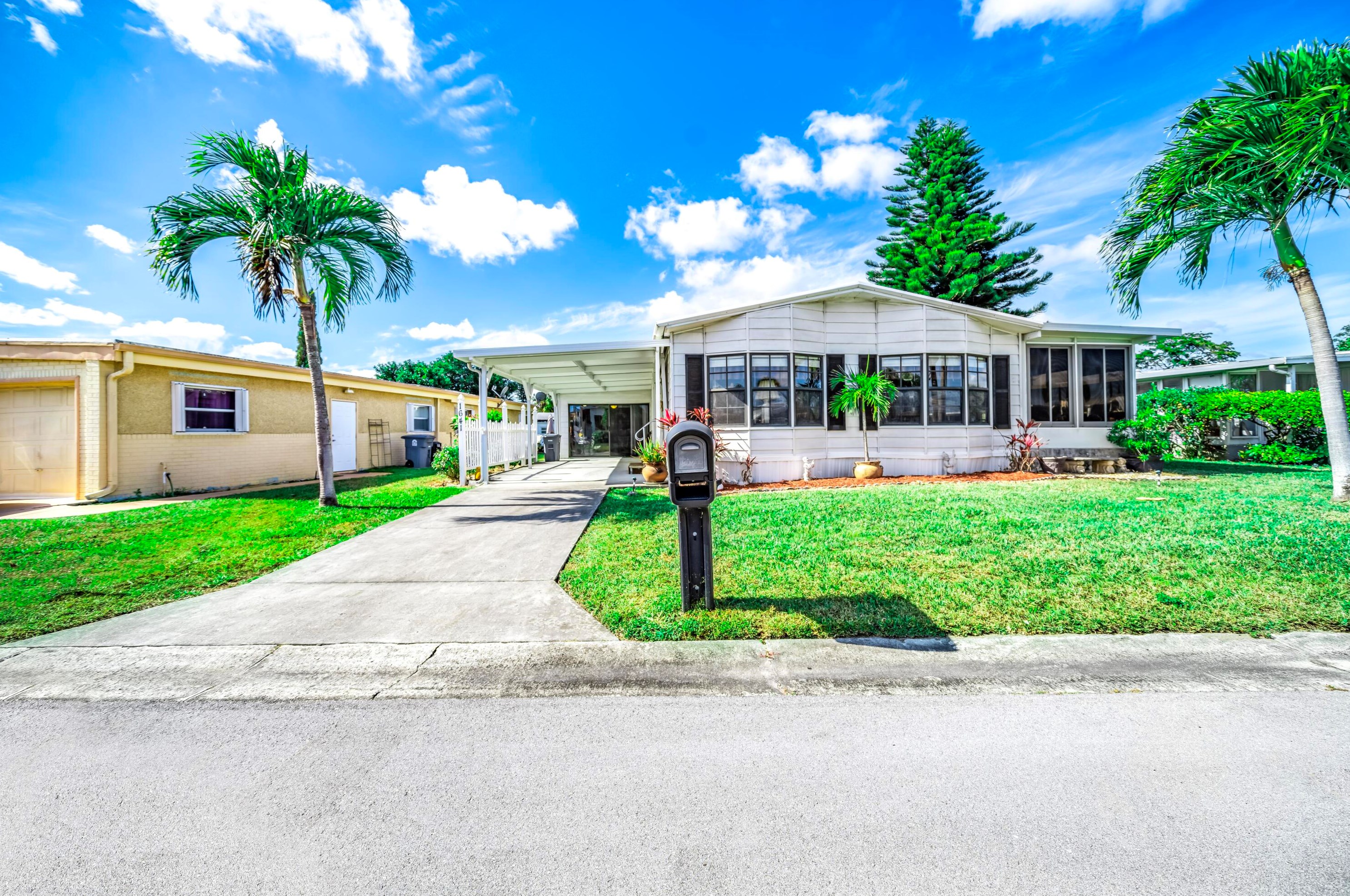 1641 64 Way, Boca Raton FL 33428-6757 exterior